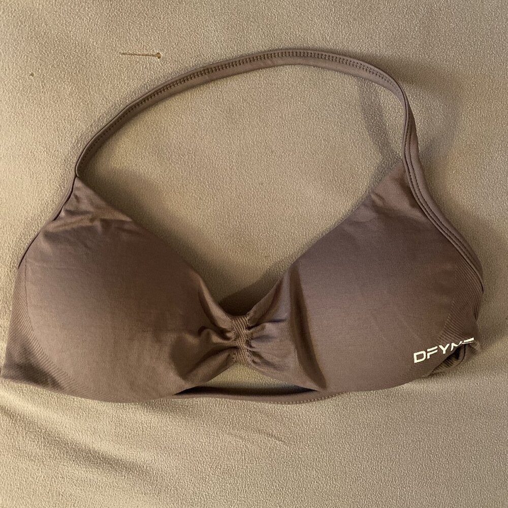 dfyne impact strappy sports bra in truffle